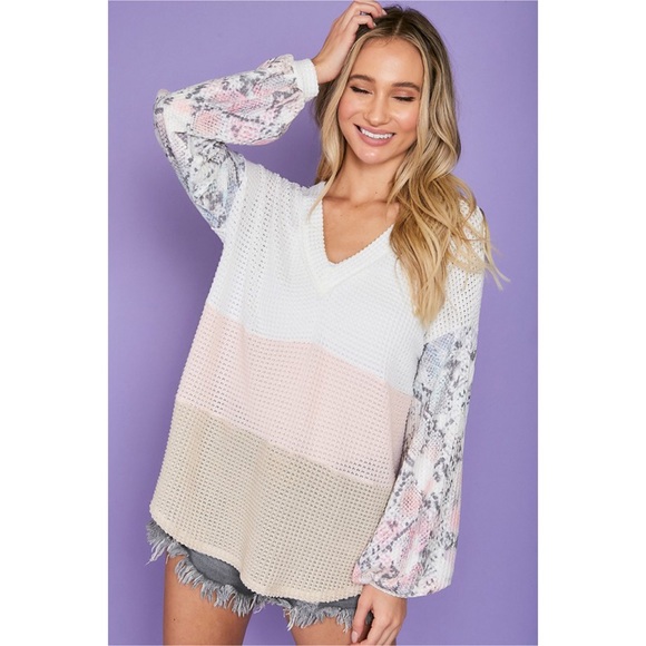 ❤️LAST 2! Snakeskin Detail Contrast V Neck Top! - Picture 7 of 10